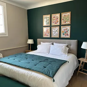 appartement-aix-centre-historique-tres-calme-50m-cours-mirabeau.fr-provencehotel.com/