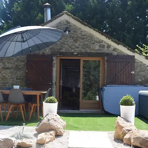 gites-domaine-du-charouzech.midi-pyreneeshotels.com/